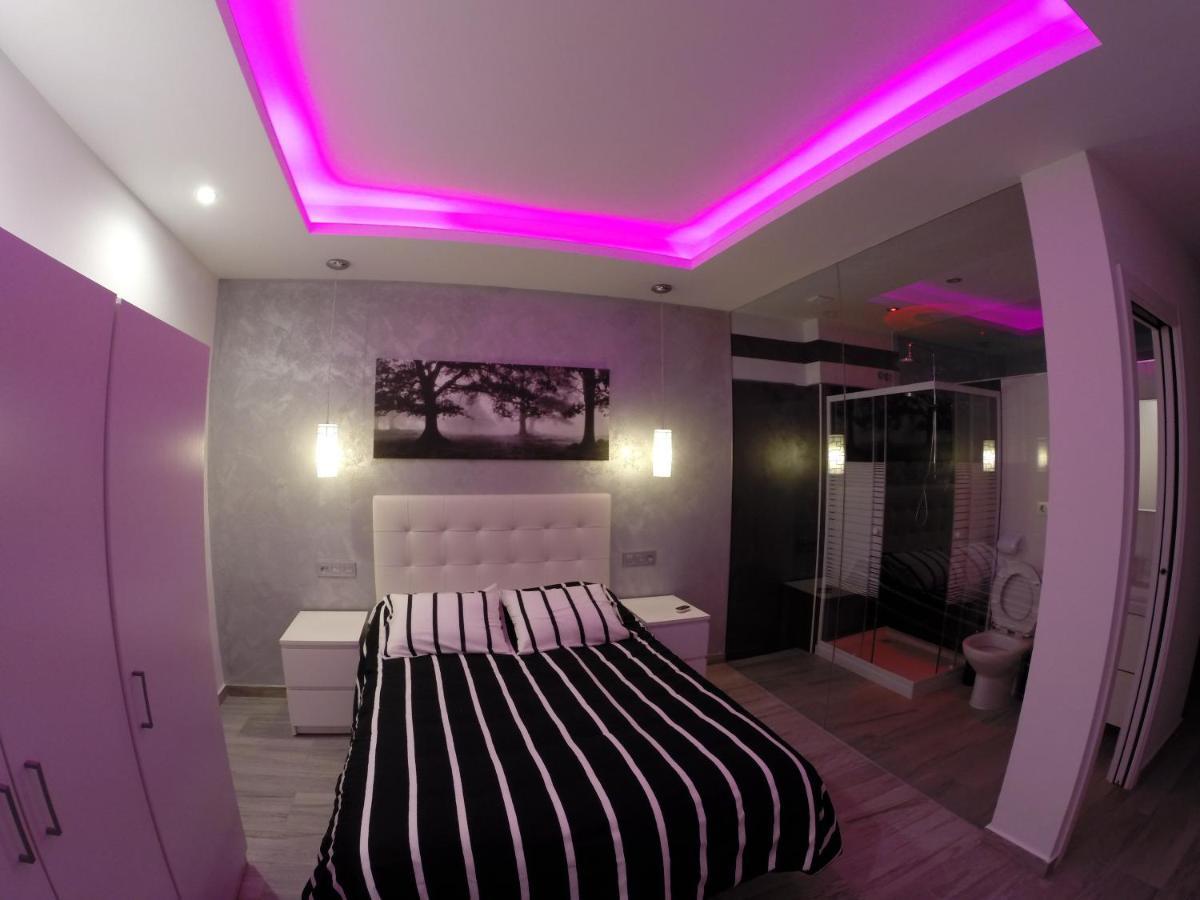Conil Red-Black Apartment Conil De La Frontera Room photo